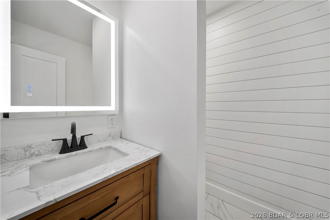 1729 Chimney Point Sunrise Beach, MO 65079 - Photo 19 of 78 Main Level 1/2 Bath