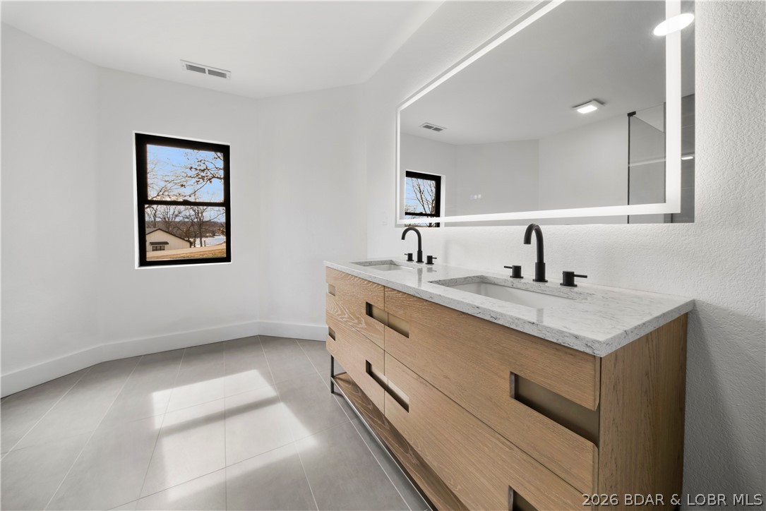 1729 Chimney Point Sunrise Beach, MO 65079 - Photo 35 of 78 En-Suite Bath
