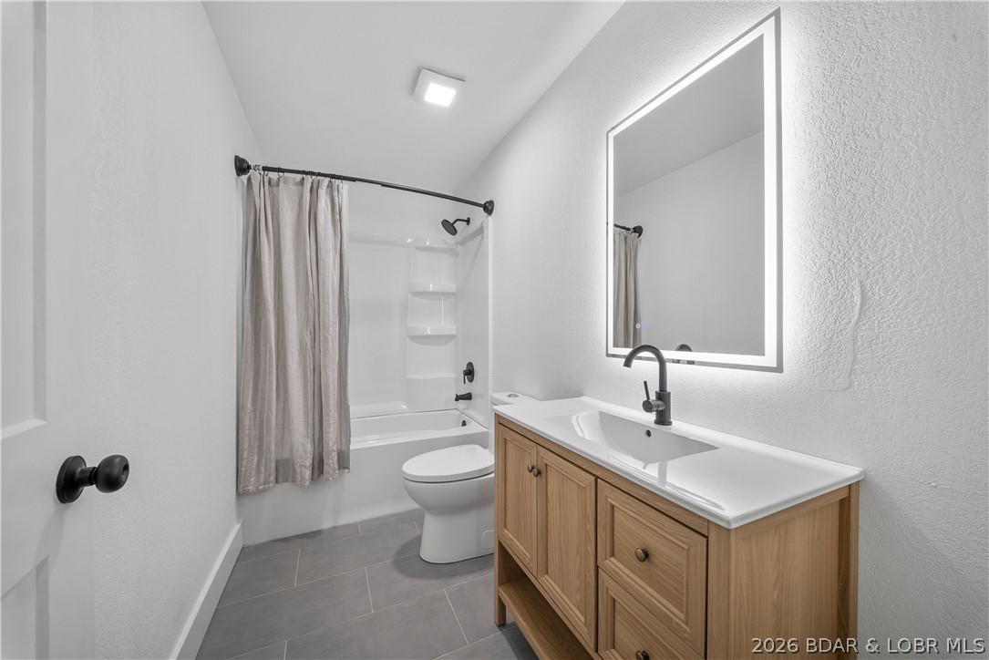 1729 Chimney Point Sunrise Beach, MO 65079 - Photo 42 of 78 En-Suite Bathroom