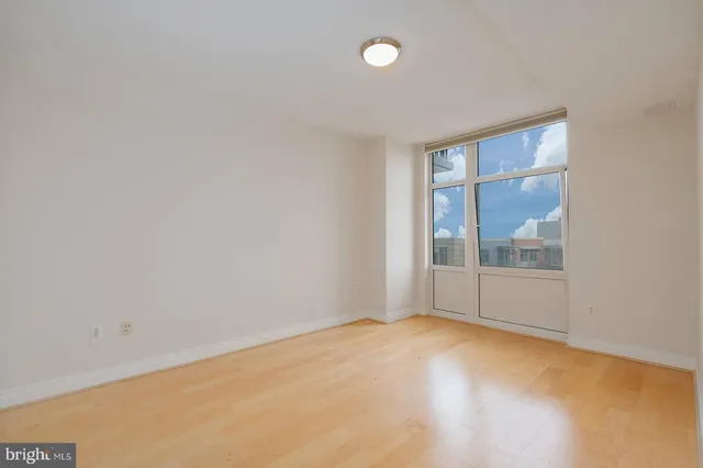 a view of empty room with window