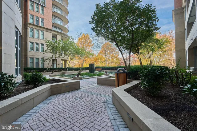 $469,900 | 8220 Crestwood Heights Drive, Unit 714, McLean, VA 22102