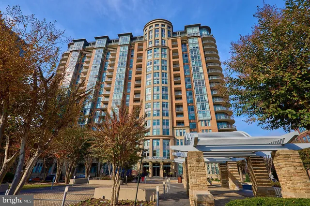 $469,900 | 8220 Crestwood Heights Drive, Unit 714, McLean, VA 22102