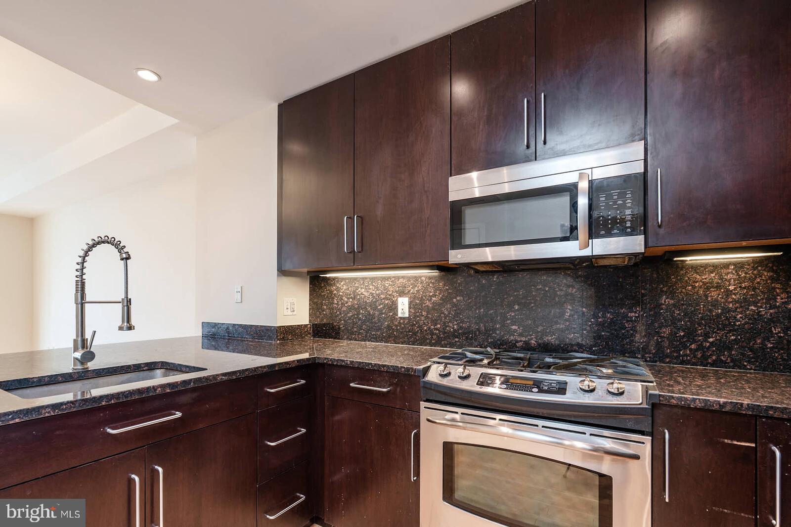 8220 Crestwood Heights Drive, Unit 714 McLean, VA 22102 - Photo 6 of 34 a kitchen with a stove a microwave and sink