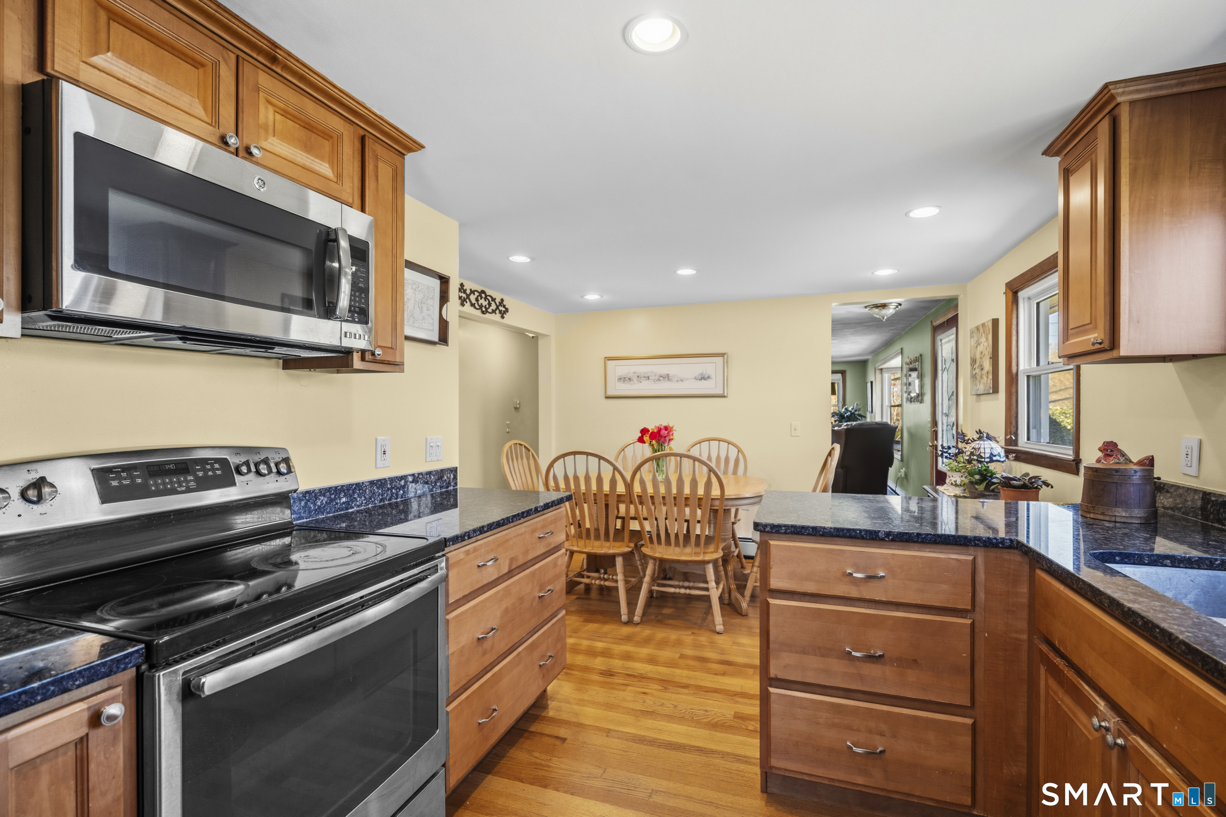 1309 Flanders Road Groton, CT 06355 - Photo 7 of 40