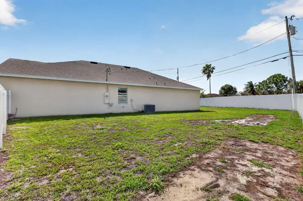 $3,000 | 393 Southwest Tarra Avenue, Port St. Lucie, FL 34953