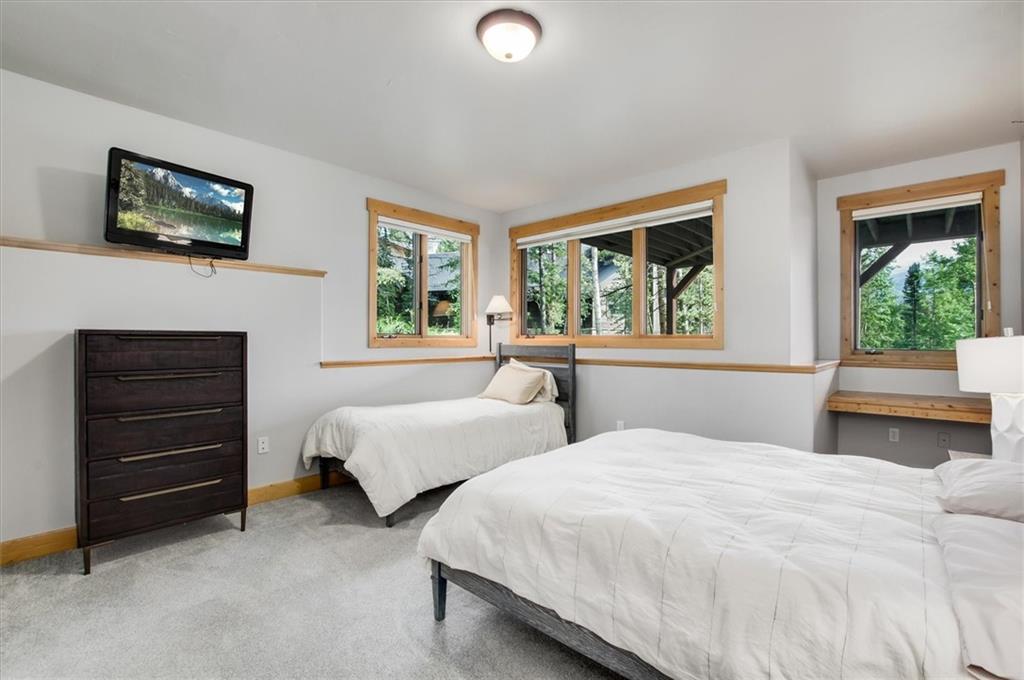 15 Rounds Road Breckenridge, CO 80424 - Photo 26 of 34 a bedroom with two beds and a large window