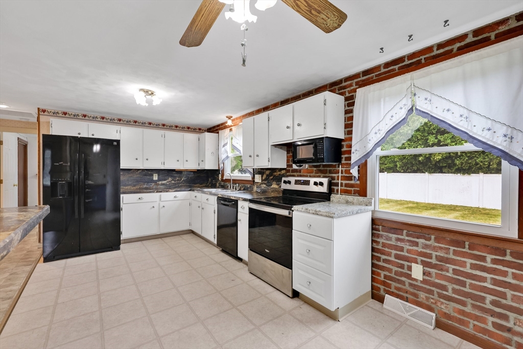 49 Bam Forth Road Springfield, MA 01128 - Photo 17 of 35