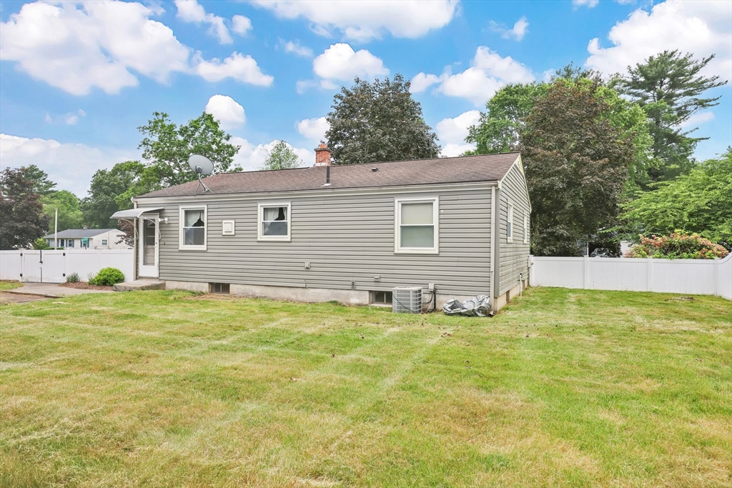 49 Bam Forth Road Springfield, MA 01128 - Photo 3 of 35