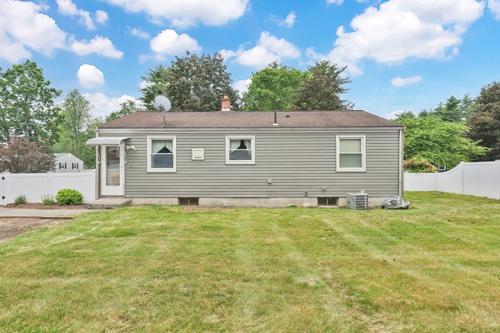 49 Bam Forth Road Springfield, MA 01128 - Photo 4 of 35