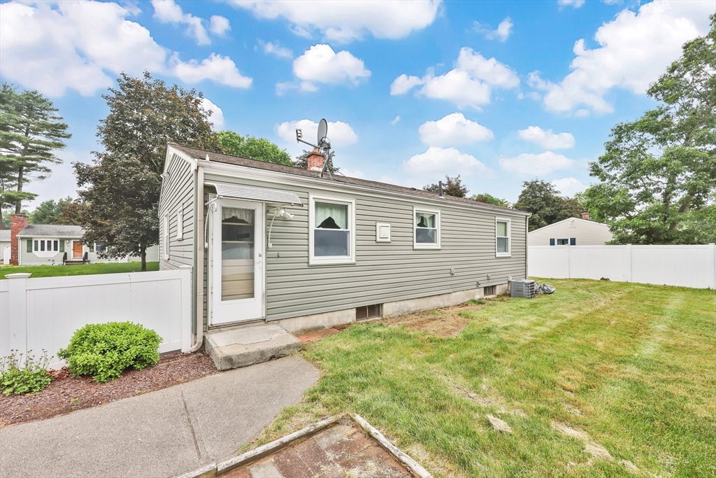 49 Bam Forth Road Springfield, MA 01128 - Photo 5 of 35
