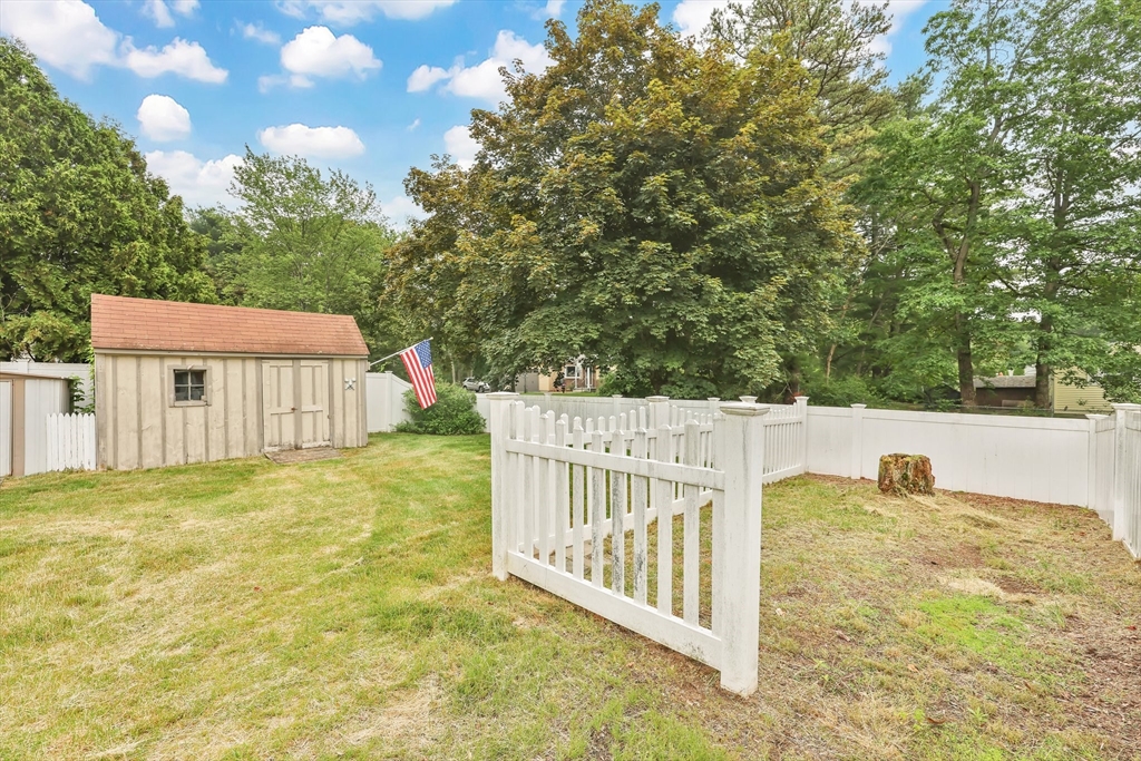 49 Bam Forth Road Springfield, MA 01128 - Photo 8 of 35