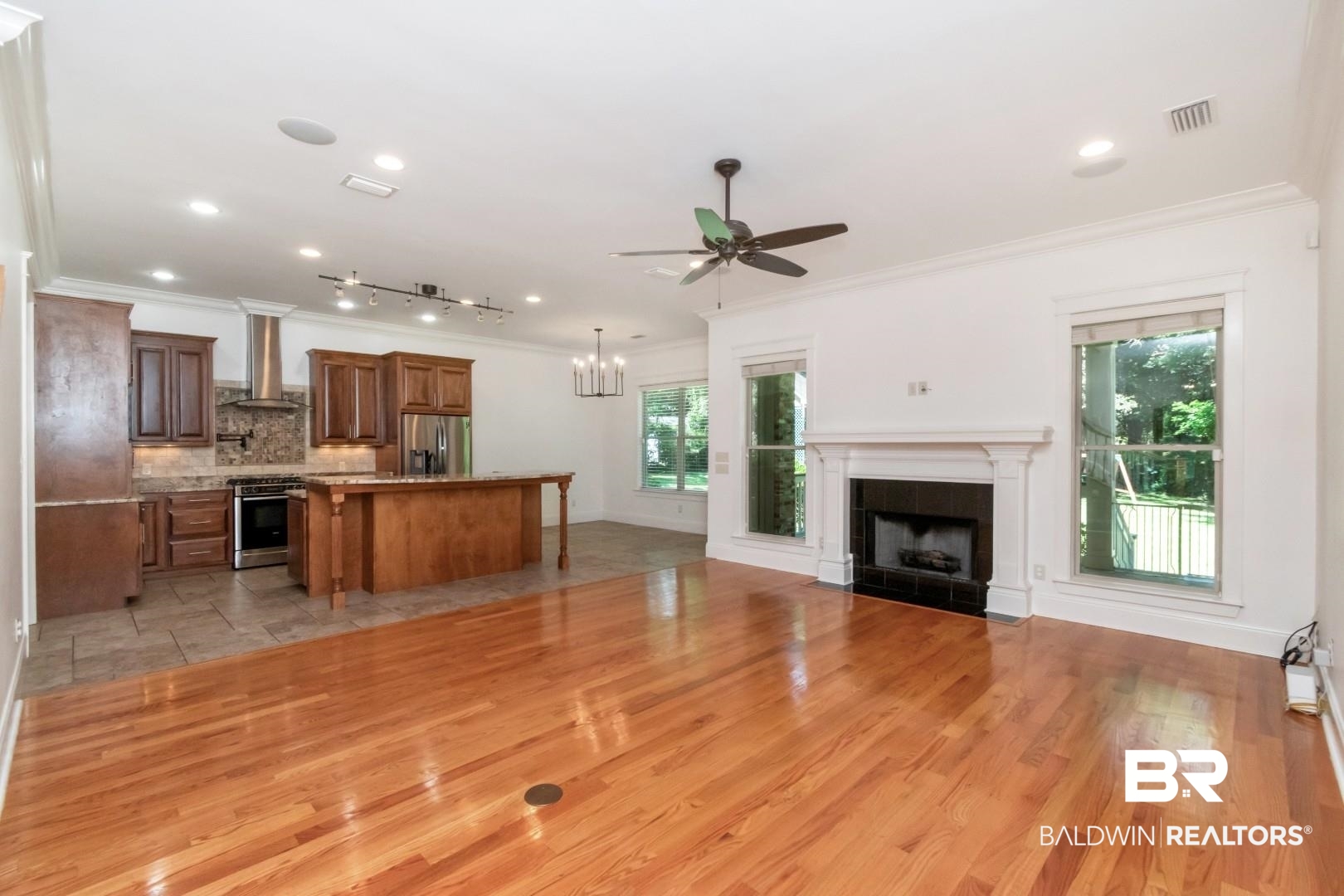 311 Wacker Lane North Mobile, AL 36608 - Photo 6 of 37 Living Room