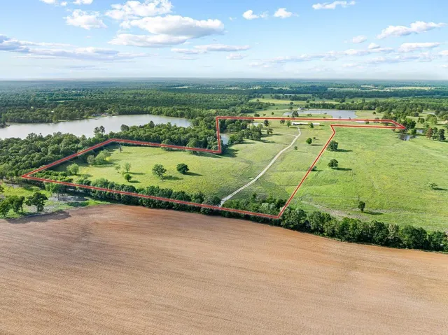 $949,900 | 1203 County Road 3100, Clarksville, TX 75426