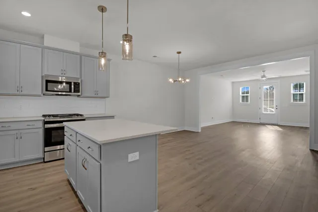 $2,300 | 266 Symphony Avenue, Summerville, SC 29486