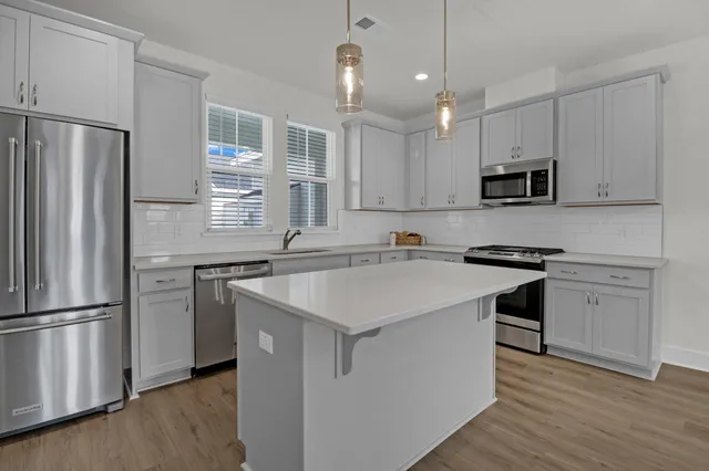 $2,300 | 266 Symphony Avenue, Summerville, SC 29486