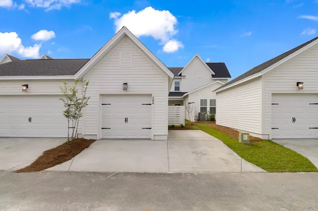 $2,300 | 266 Symphony Avenue, Summerville, SC 29486