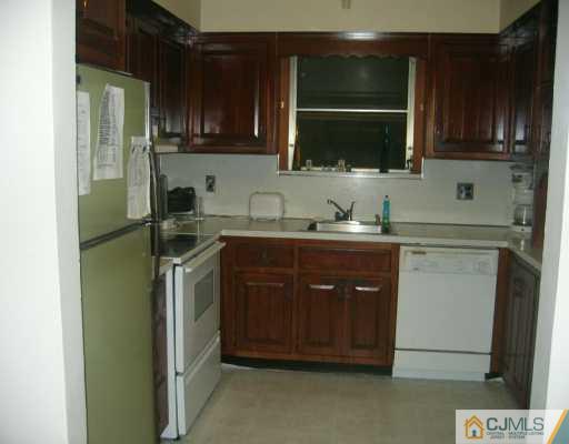 61 Oxford Road Colonia, NJ 07067 - Photo 3 of 8