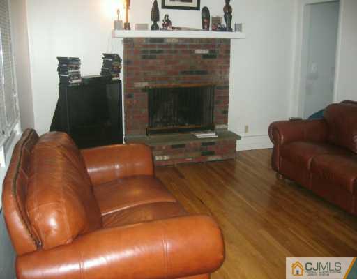 61 Oxford Road Colonia, NJ 07067 - Photo 4 of 8