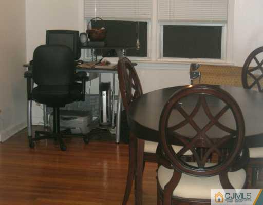 61 Oxford Road Colonia, NJ 07067 - Photo 5 of 8