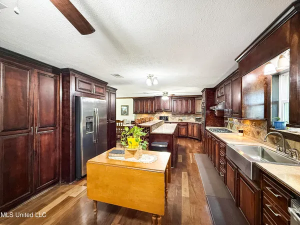 $379,999 | 587 Shivers Road, Newhebron, MS 39140
