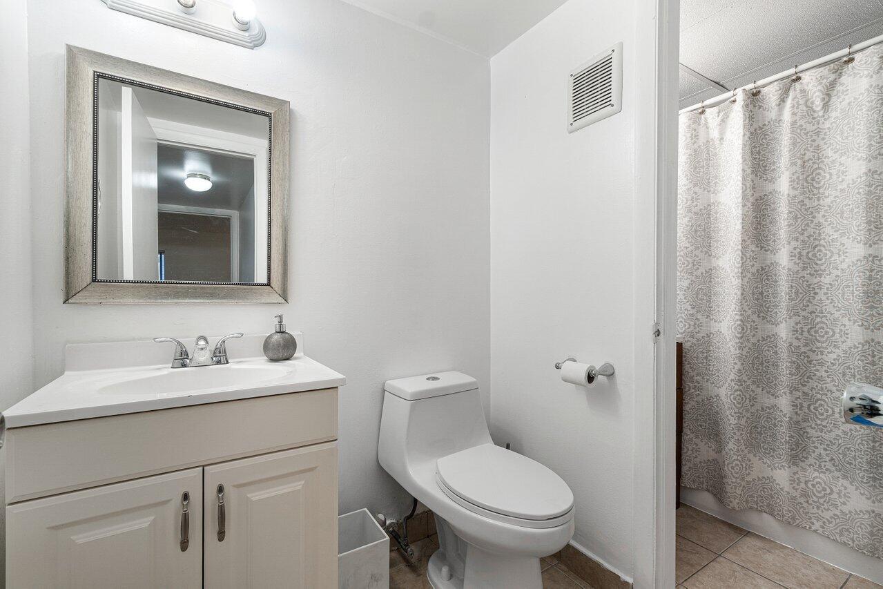 618 Northwest 13th Street, Unit 15 Boca Raton, FL 33486 - Photo 12 of 18 015-618Northwest13thStreet-BocaRaton-FL-