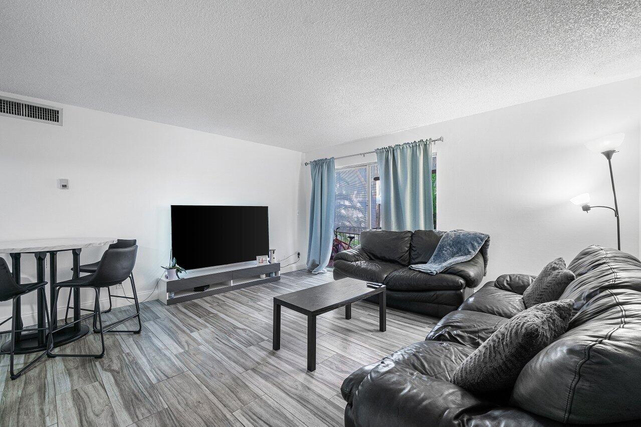 618 Northwest 13th Street, Unit 15 Boca Raton, FL 33486 - Photo 3 of 18 004-618Northwest13thStreet-BocaRaton-FL-