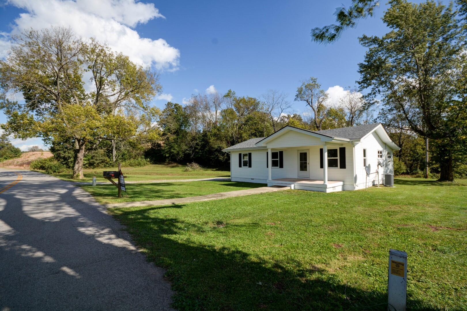 915 Kiddville Road Winchester, KY 40391 - Photo 1 of 24 DSC_7178_79_80 (Large)
