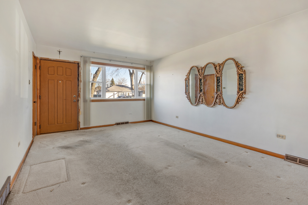 7914 Rutherford Avenue Burbank, IL 60459 - Photo 4 of 20 Gallery Image 4