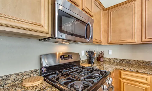 $2,495 | 14582 West Port Royale Lane, Surprise, AZ 85379