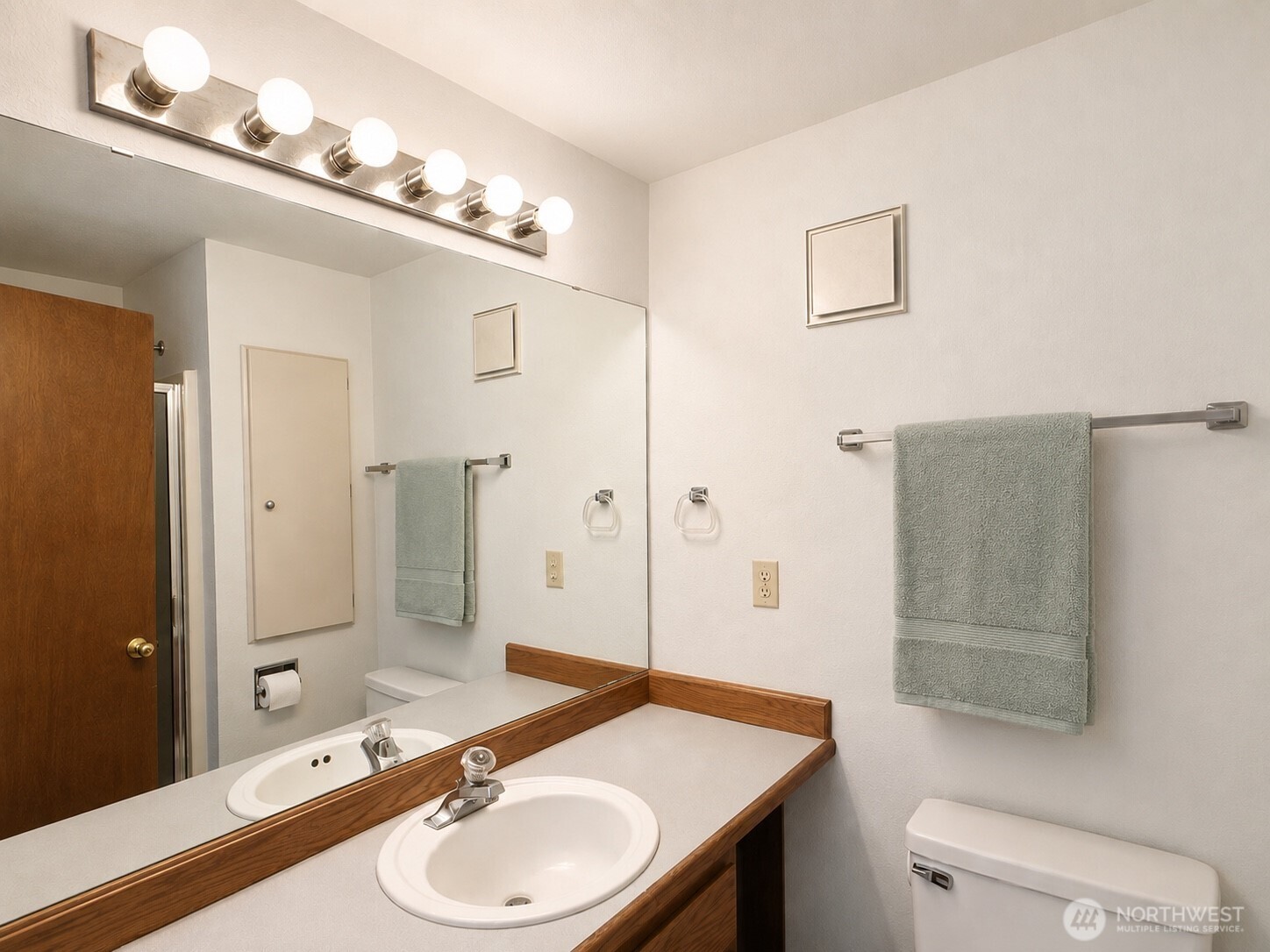 10820 Northeast 183rd Court Bothell, WA 98011 - Photo 29 of 40