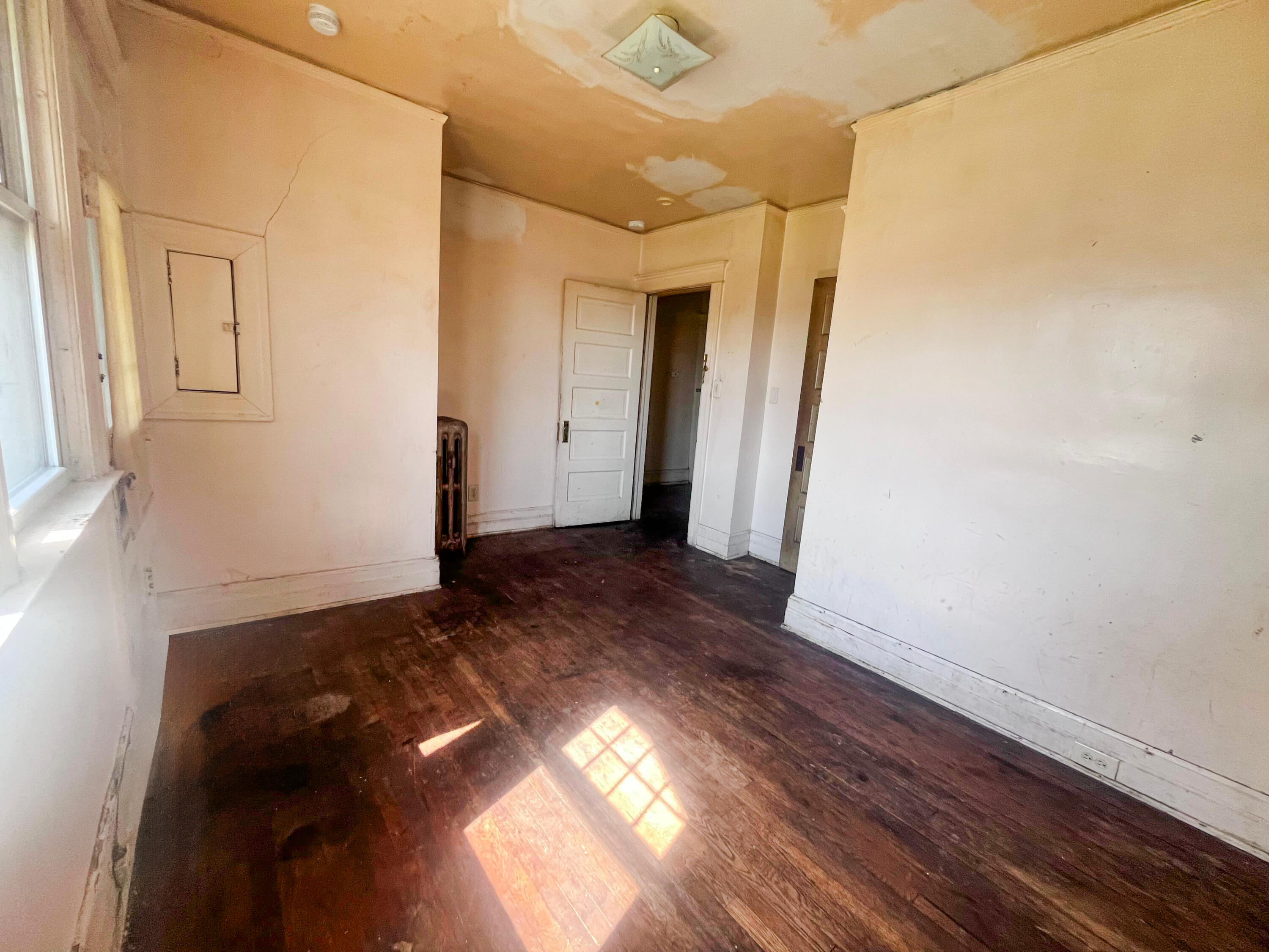 1163 Atkinson Street Detroit, MI 48202 - Photo 11 of 34 20260421_155623000_iOS