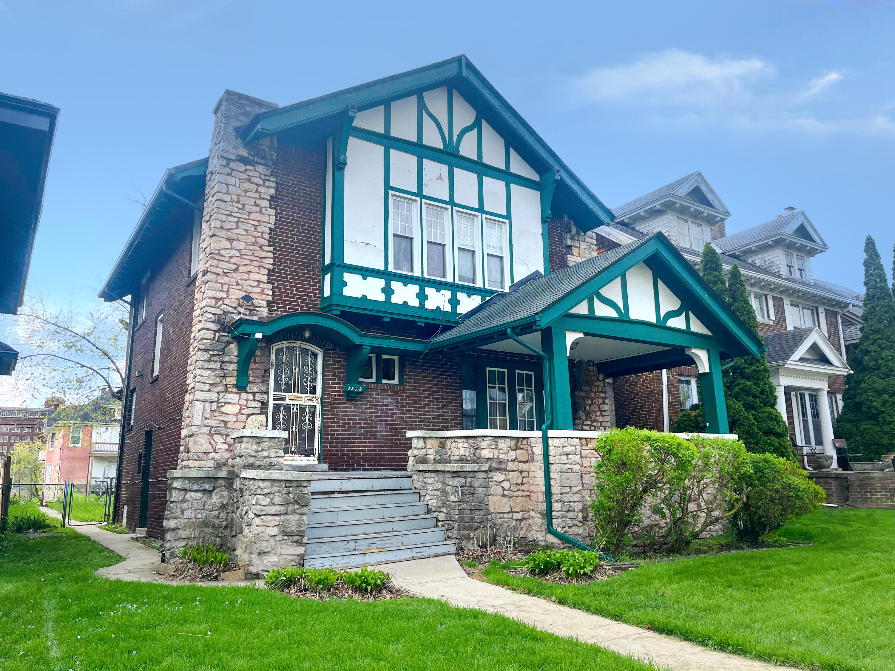 1163 Atkinson Street Detroit, MI 48202 - Photo 2 of 34 20260419_145503000_iOS