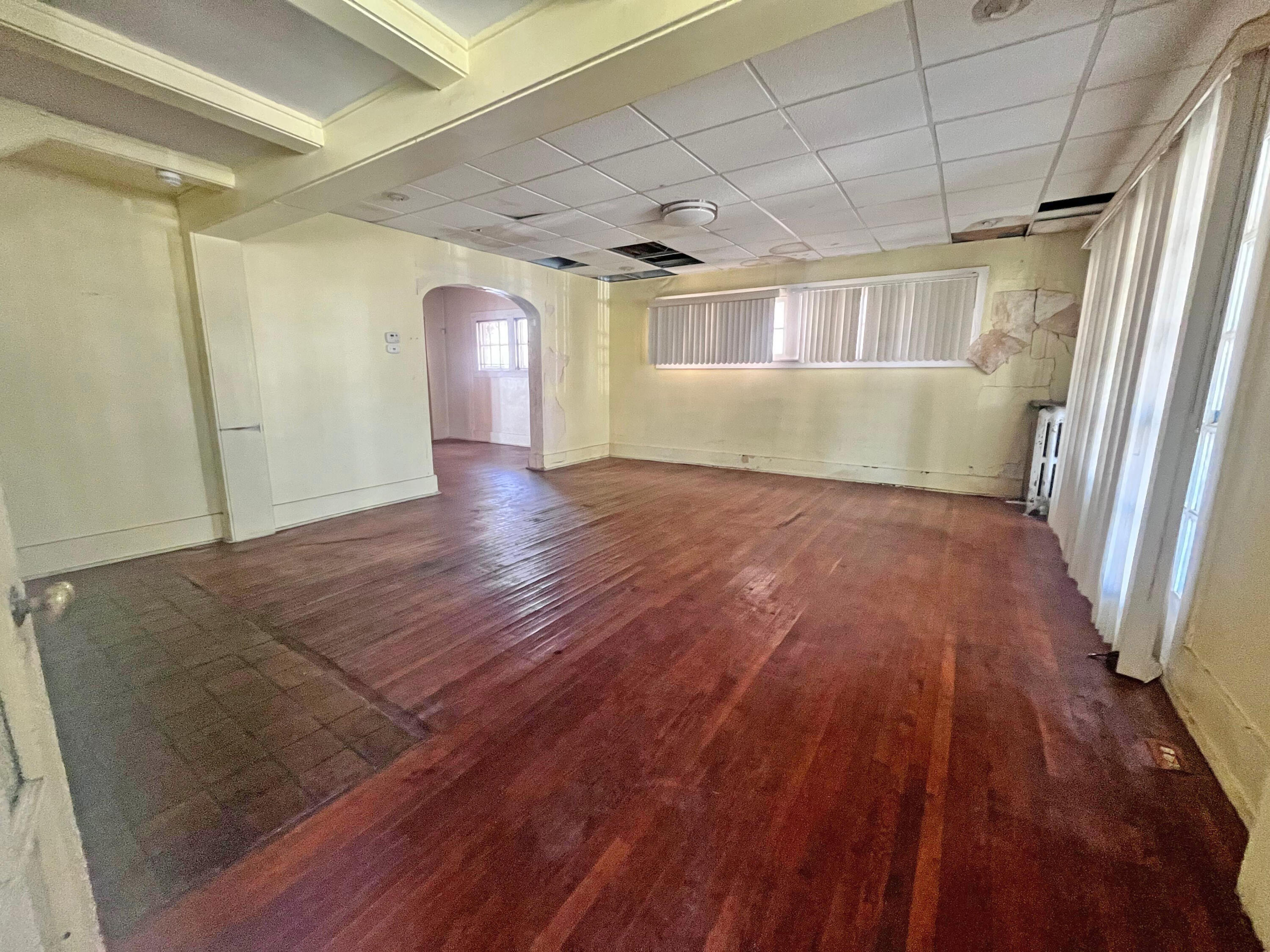 1163 Atkinson Street Detroit, MI 48202 - Photo 26 of 34 20260421_155634000_iOS