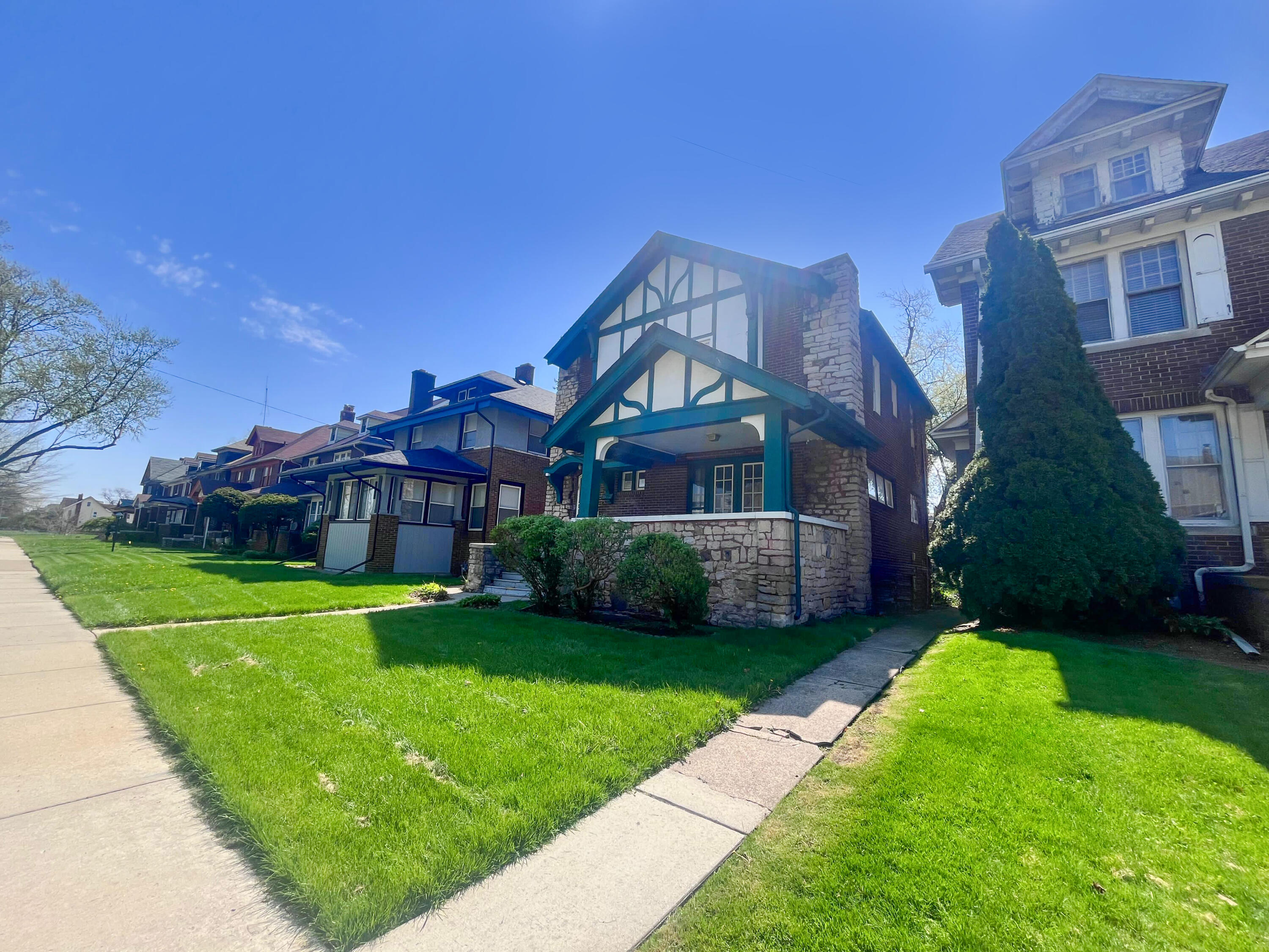 1163 Atkinson Street Detroit, MI 48202 - Photo 34 of 34 20260421_155324000_iOS