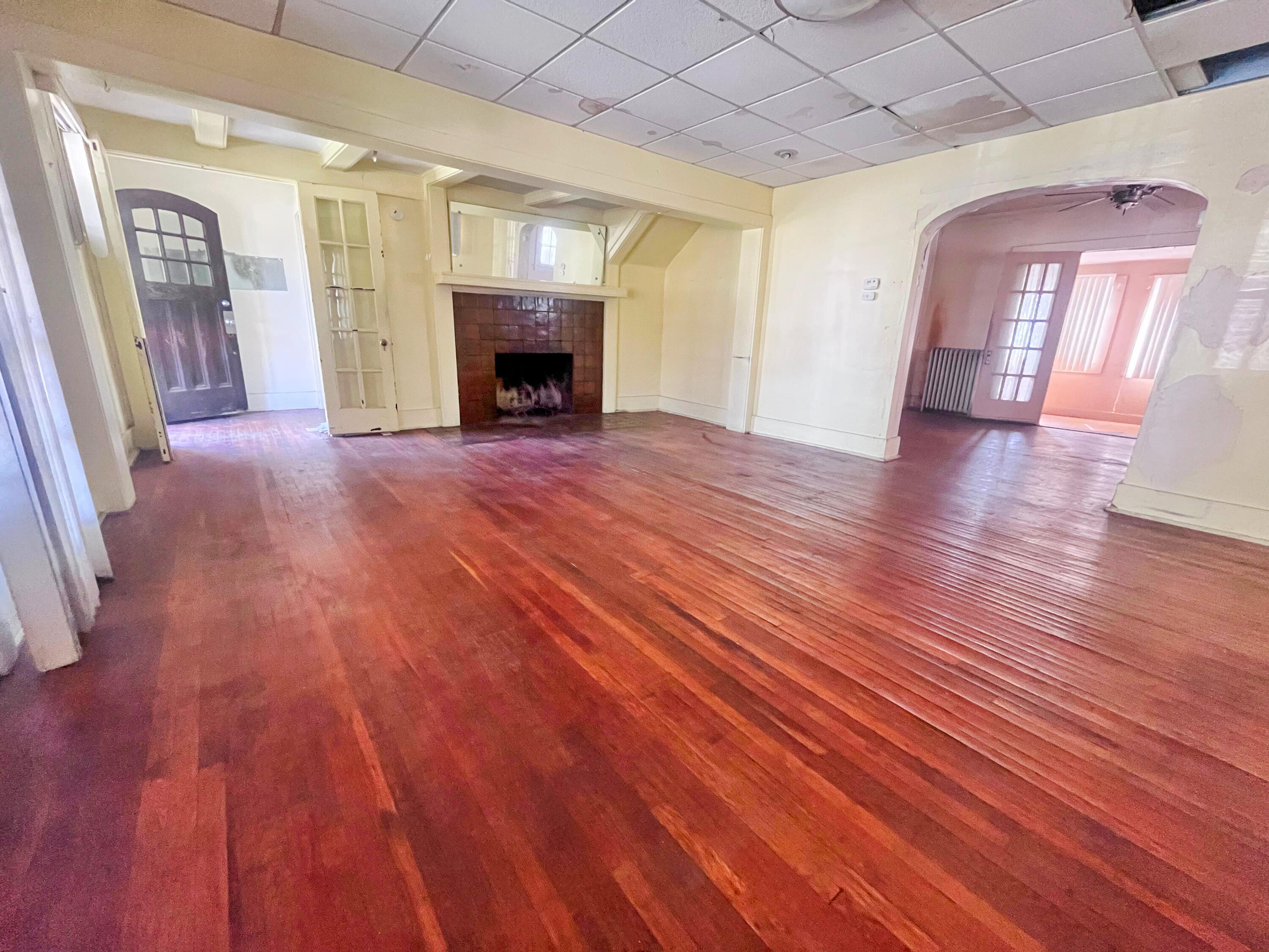1163 Atkinson Street Detroit, MI 48202 - Photo 5 of 34 20260421_155633000_iOS