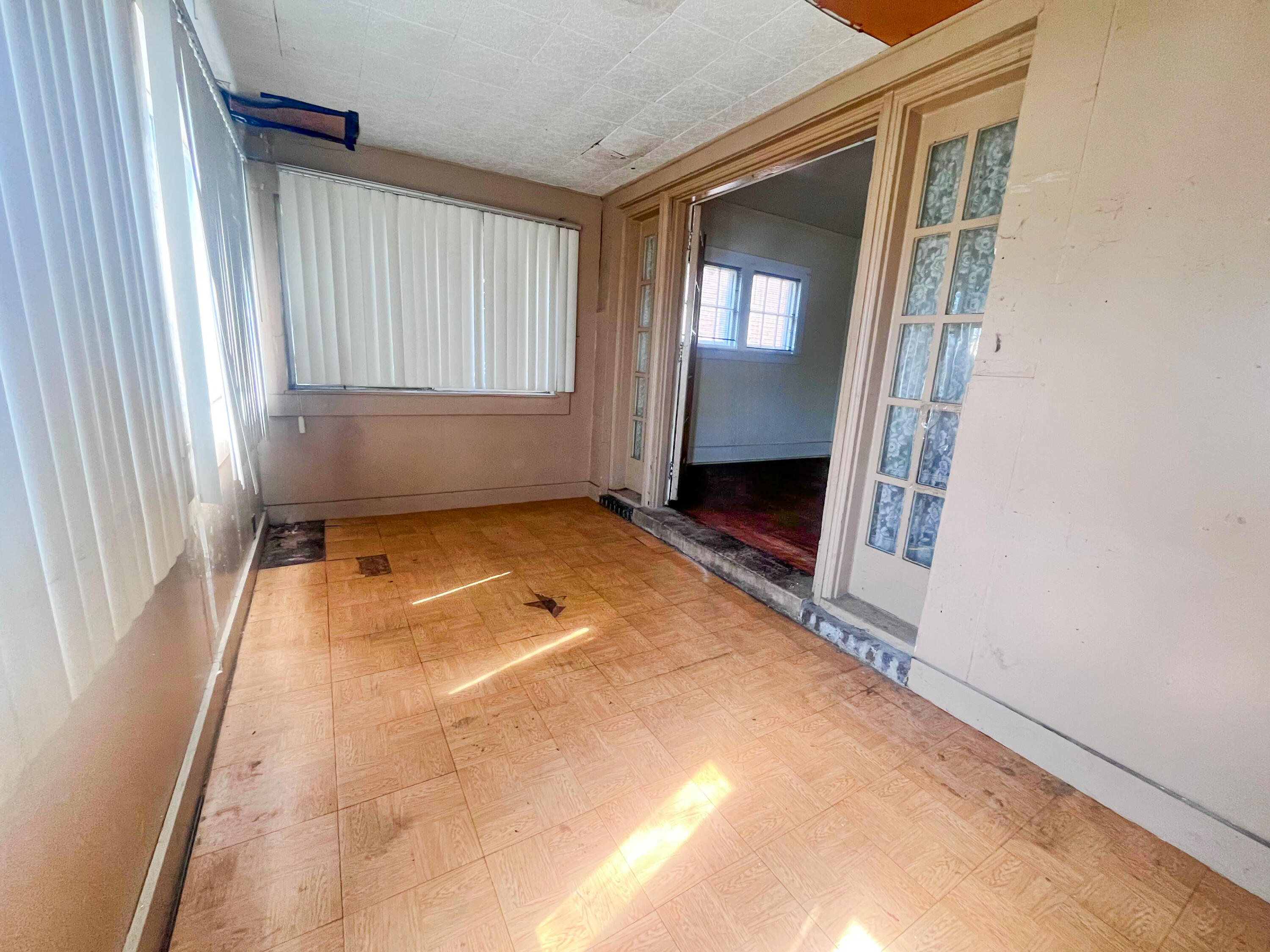 1163 Atkinson Street Detroit, MI 48202 - Photo 7 of 34 20260421_155621000_iOS