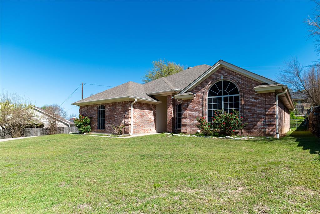 604 Valleyridge Court Decatur, TX 76234 - Photo 8 of 23 Seller is offering up to 10,000 seller concessions on this beautiful 4 bedroom, 2 bathroom home with large front and back yard!