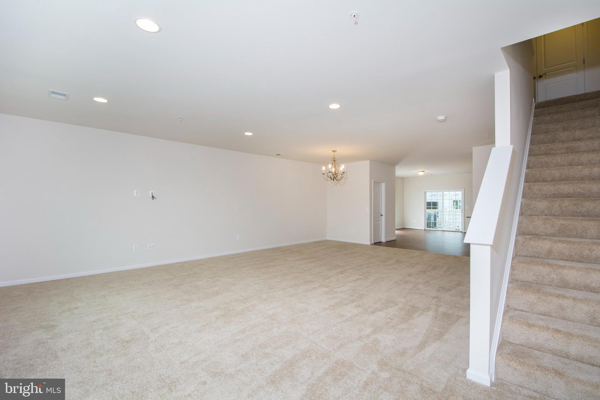 14894 Mason Creek Circle Woodbridge, VA 22191 - Photo 11 of 25 an empty room with windows