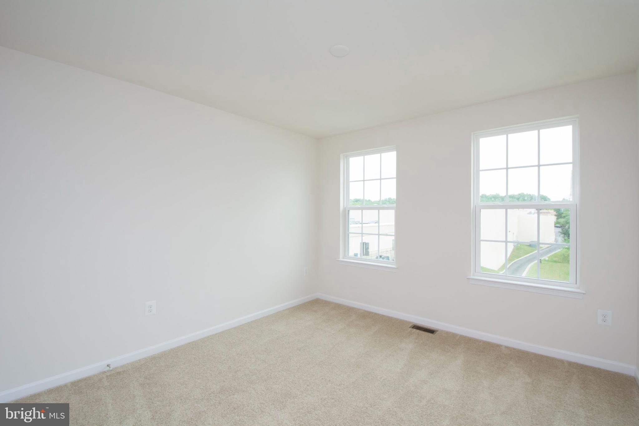 14894 Mason Creek Circle Woodbridge, VA 22191 - Photo 12 of 25 an empty room with windows