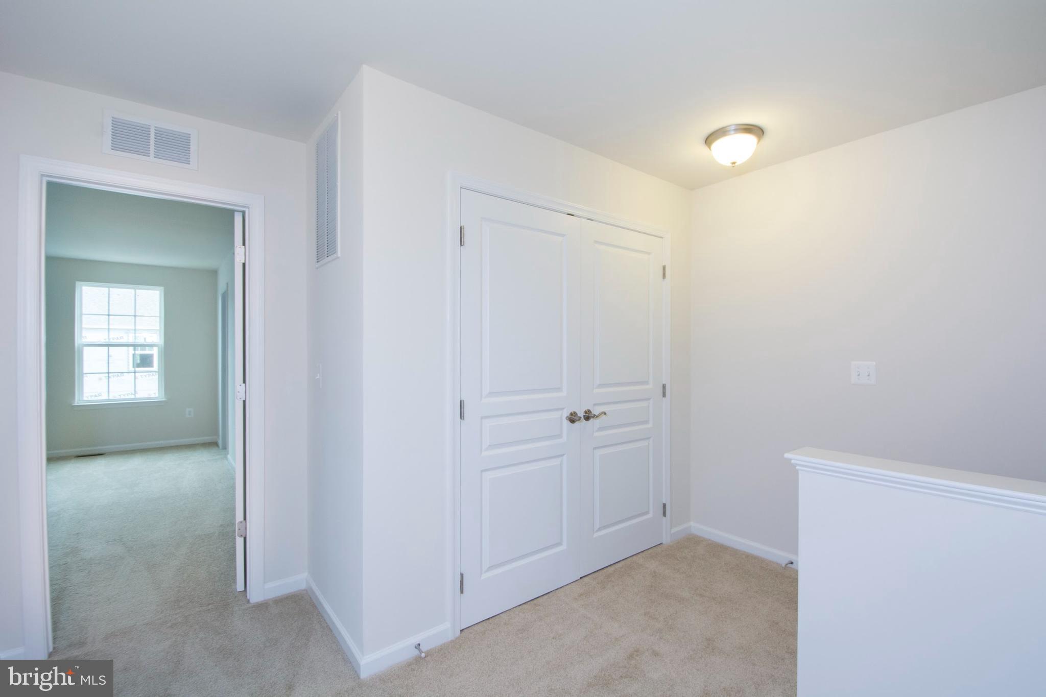 14894 Mason Creek Circle Woodbridge, VA 22191 - Photo 15 of 25 a view of an empty room