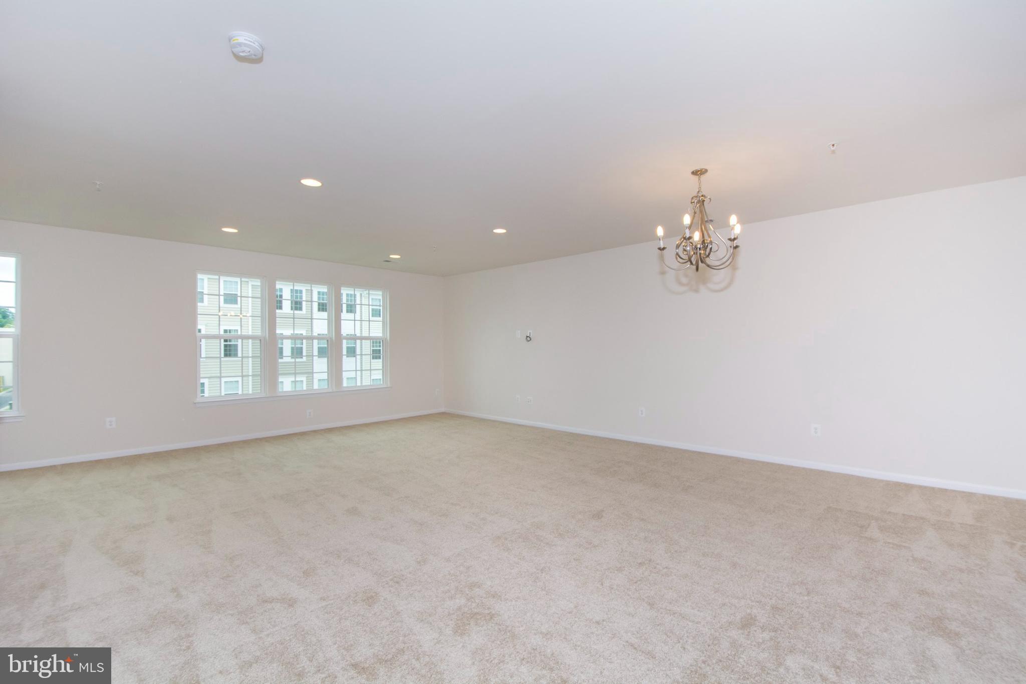 14894 Mason Creek Circle Woodbridge, VA 22191 - Photo 8 of 25 en empty room with windows