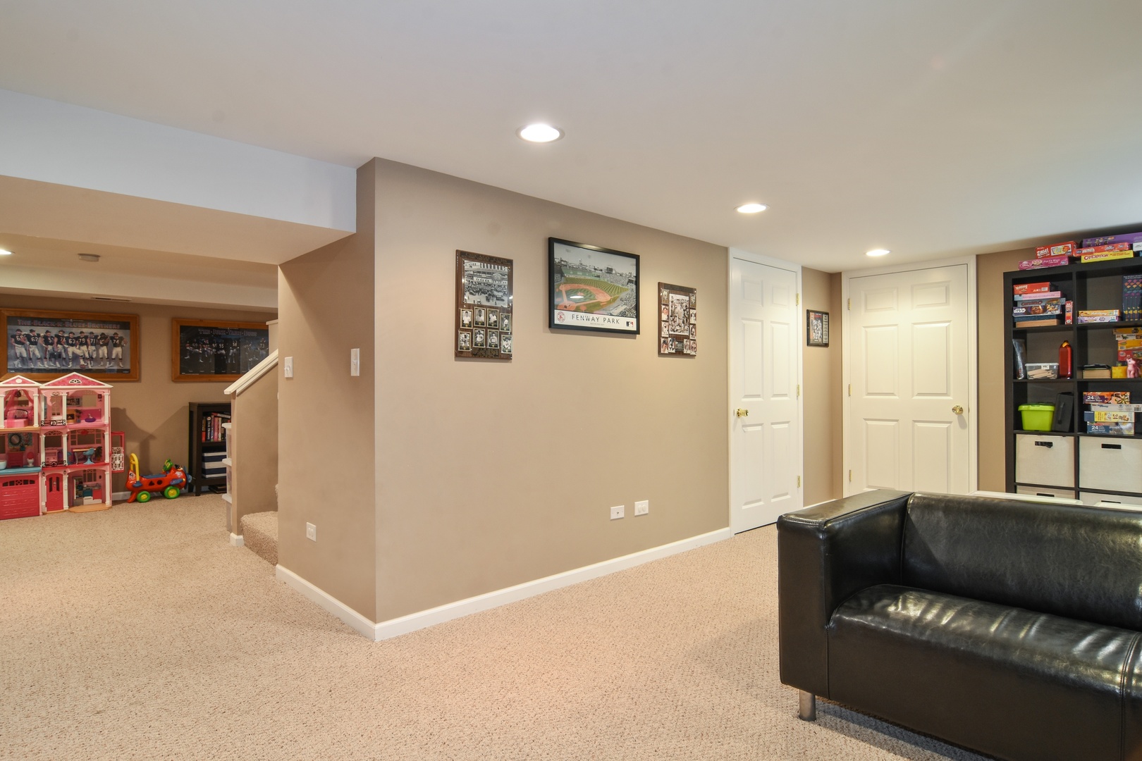 4 Burning Tree Road Rolling Meadows, IL 60008 - Photo 25 of 31 a living room with furniture and a ceiling fan