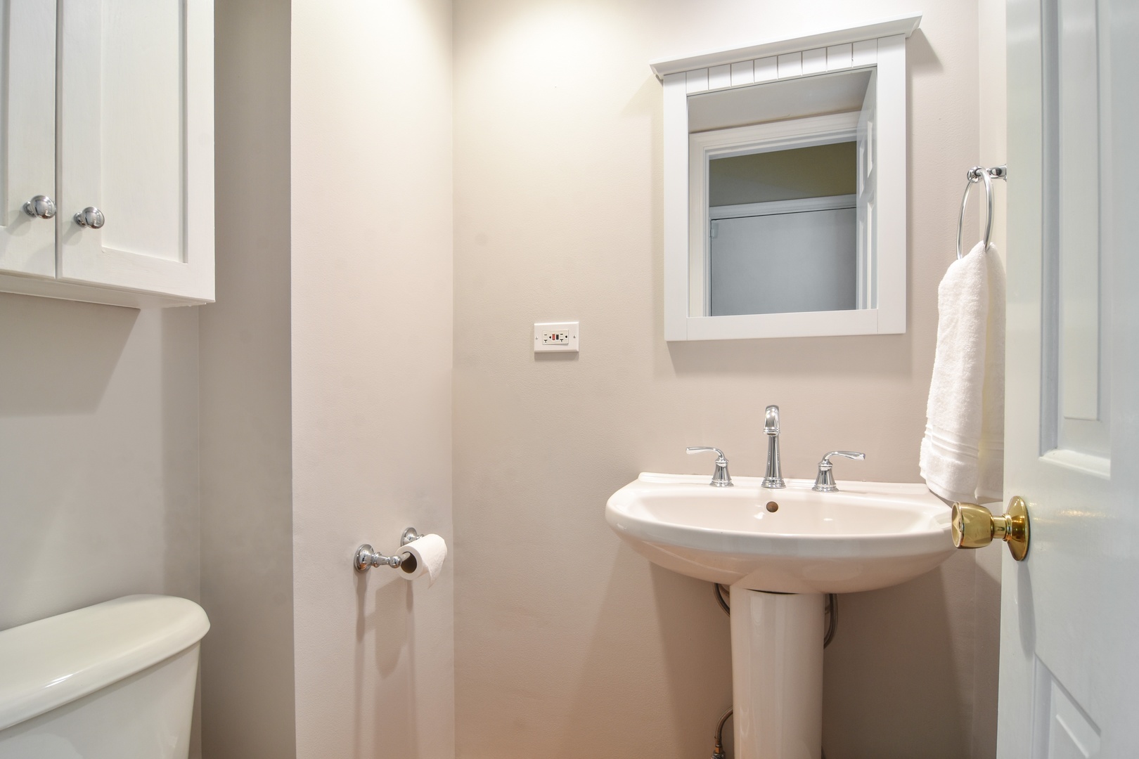 4 Burning Tree Road Rolling Meadows, IL 60008 - Photo 27 of 31 a bathroom with a sink a toilet and mirror