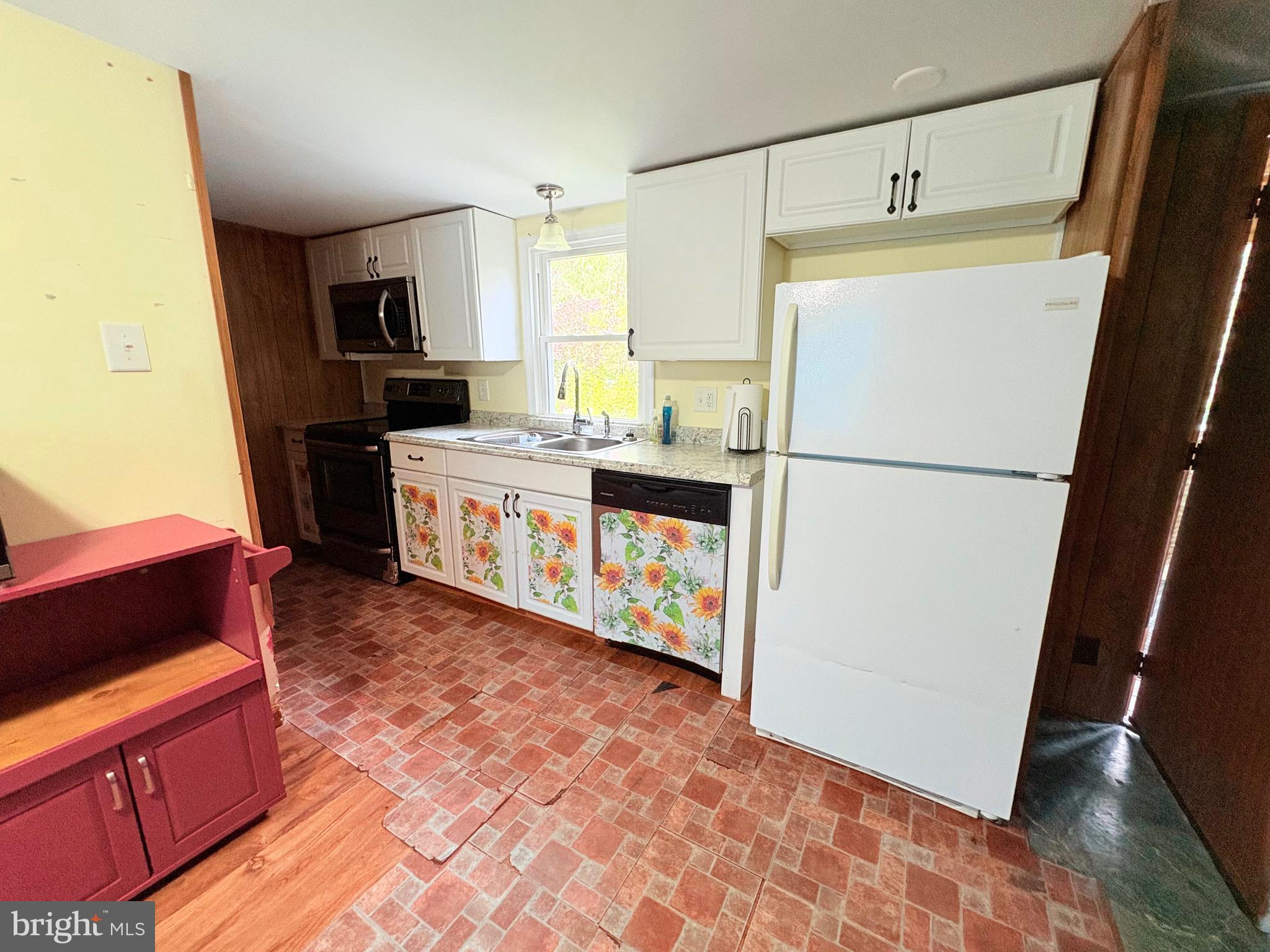27199 Nevitte Muir Road Westover, MD 21871 - Photo 14 of 31 a kitchen with stainless steel appliances granite countertop a refrigerator a stove a sink and a refrigerator