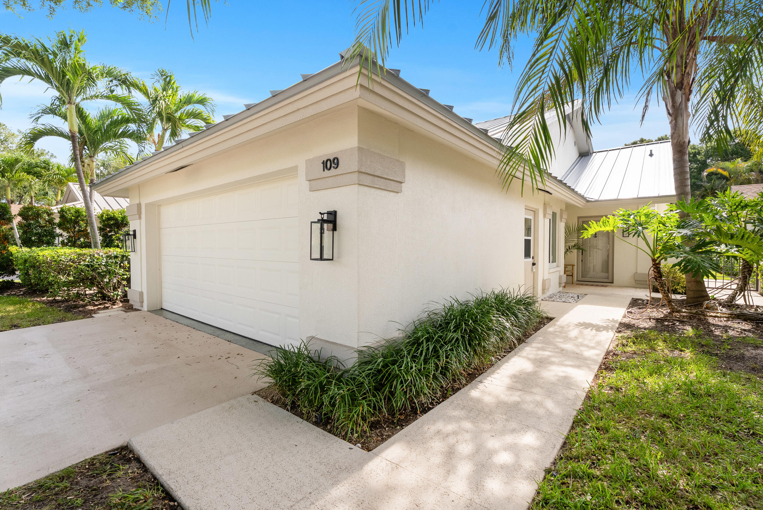 109 Harbourside Circle Jupiter, FL 33477 - Photo 2 of 39 34_dsc09701