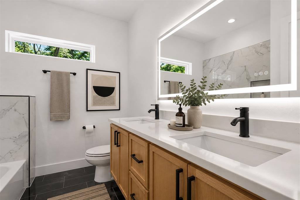 2714 Hector Street Dallas, TX 75210 - Photo 20 of 33 a bathroom with a sink a toilet and shower