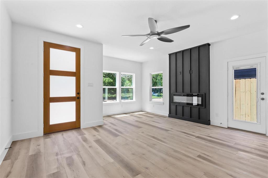 2714 Hector Street Dallas, TX 75210 - Photo 4 of 33 a view of an empty room with a window