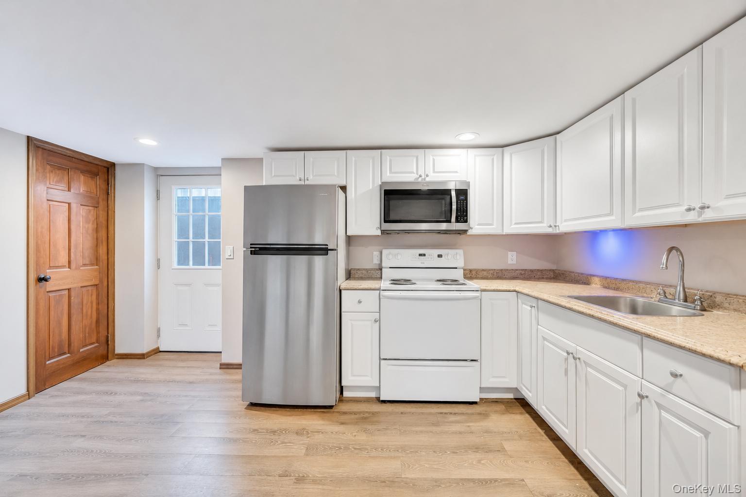 358 Holbrook Road Ronkonkoma, NY 11779 - Photo 37 of 42