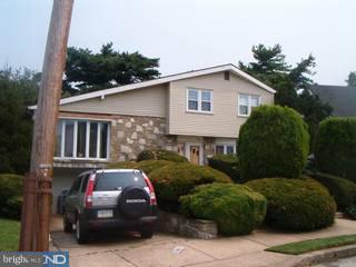 9821 Layton Road Philadelphia, PA 19115 - Photo 2 of 6