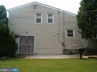 9821 Layton Road Philadelphia, PA 19115 - Photo 4 of 6